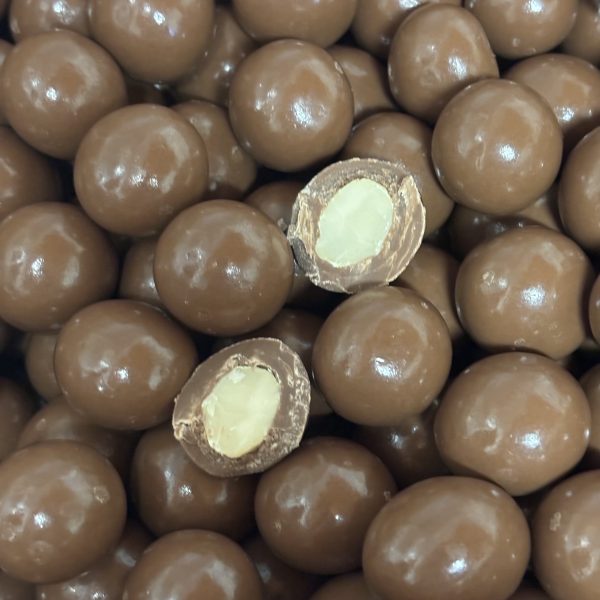 Milk Chocolate Macadamias 150g